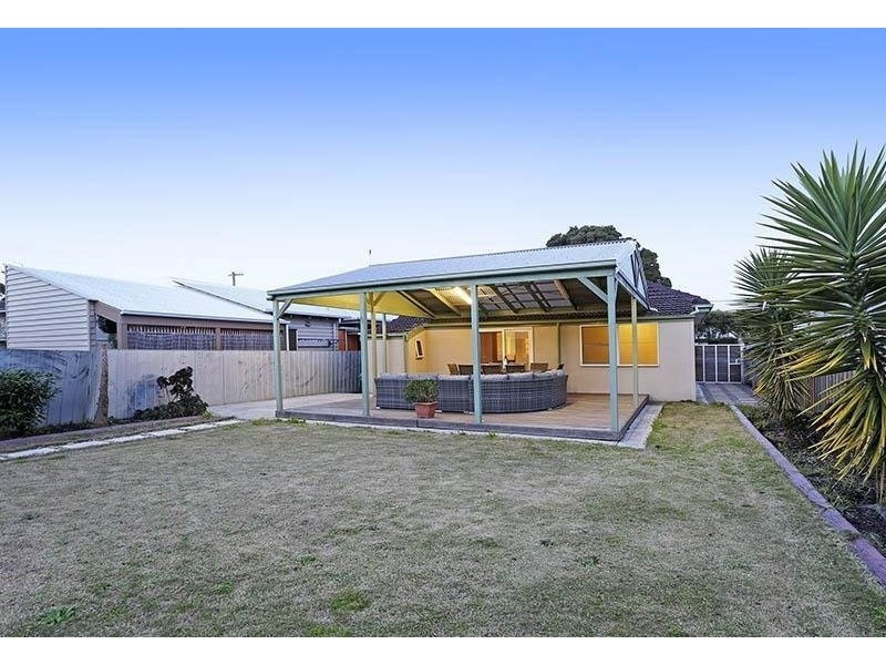 8 Raven Street, Geelong West VIC 3218