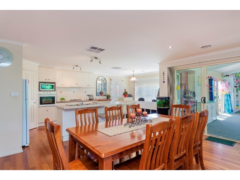 13-14 Cedarwood Court, St Albans Park VIC 3219