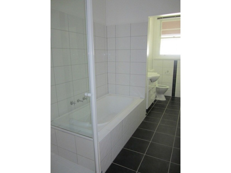 32 Bellarine Highway, Newcomb VIC 3219