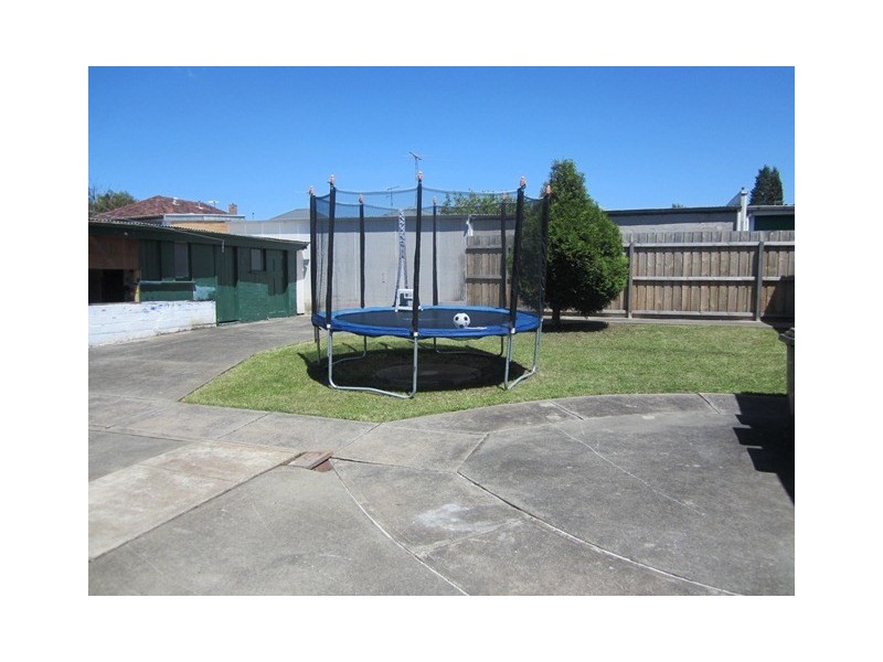 32 Bellarine Highway, Newcomb VIC 3219