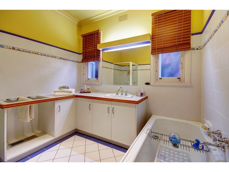 2 Mawarra Court, Highton VIC 3216