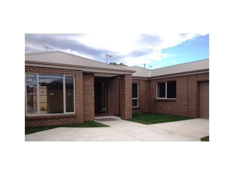 2/12 Knight Avenue, Herne Hill VIC 3218