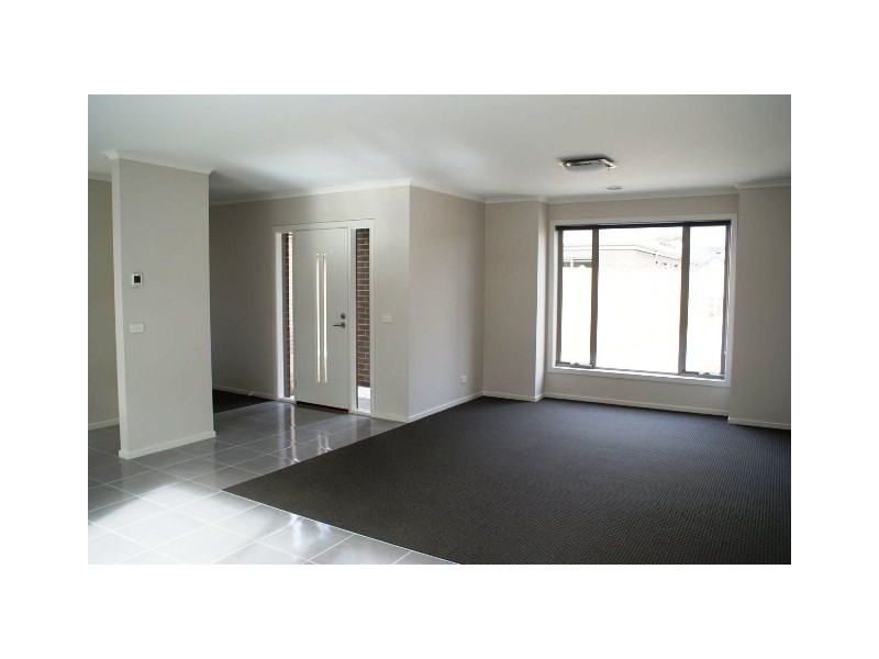 2/12 Knight Avenue, Herne Hill VIC 3218