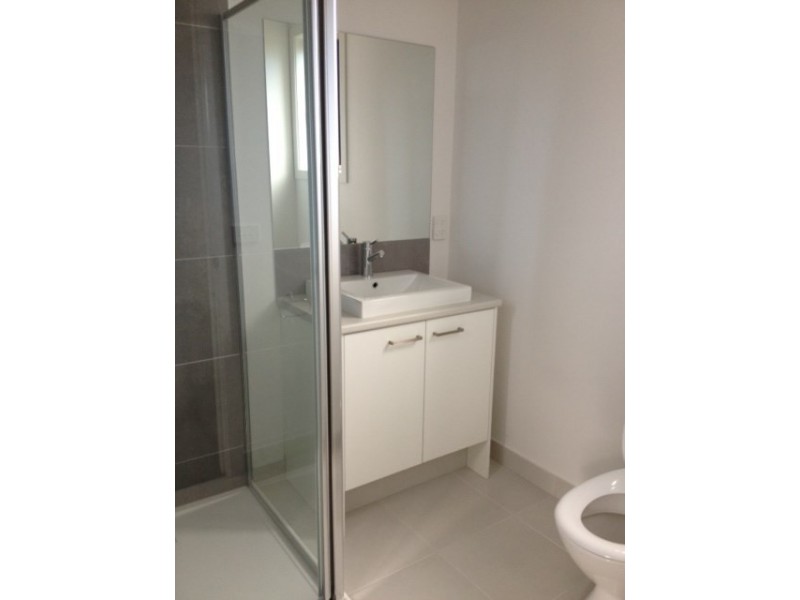 2/12 Knight Avenue, Herne Hill VIC 3218