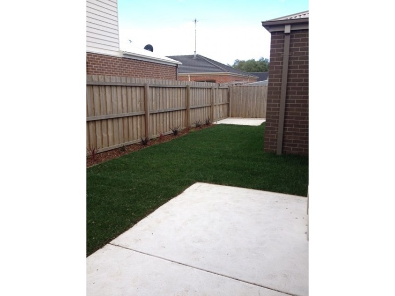 2/12 Knight Avenue, Herne Hill VIC 3218