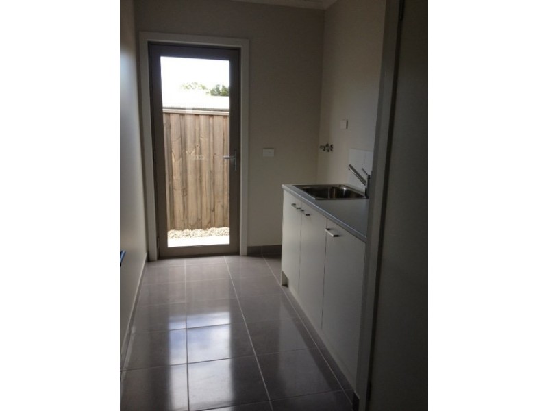 2/12 Knight Avenue, Herne Hill VIC 3218