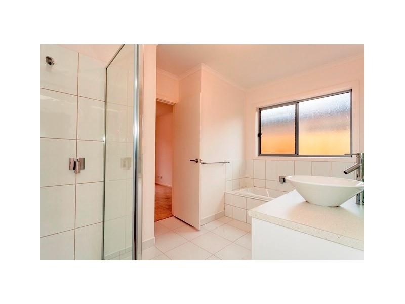 8/31 Helms Street, Newcomb VIC 3219