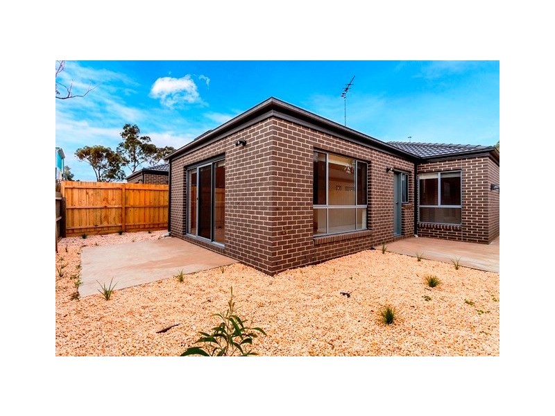 8/31 Helms Street, Newcomb VIC 3219