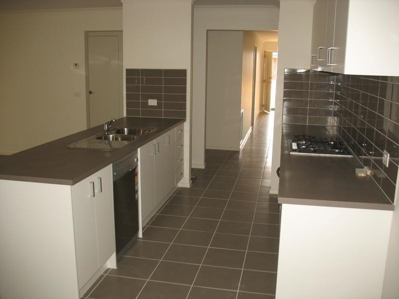 28 Sugargum Drive, Waurn Ponds VIC 3216