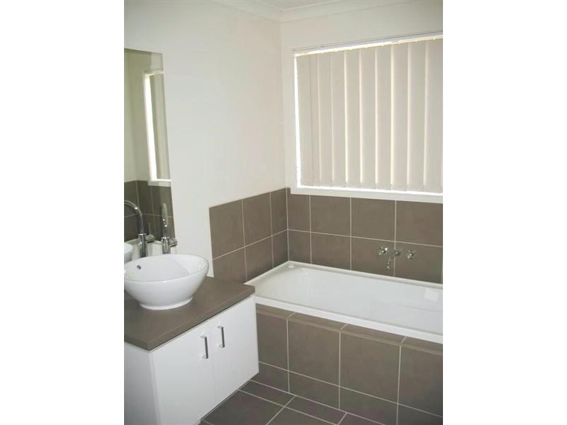 28 Sugargum Drive, Waurn Ponds VIC 3216