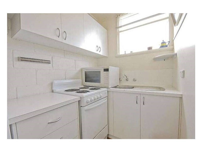 2/27 Derby Road, Herne Hill VIC 3218