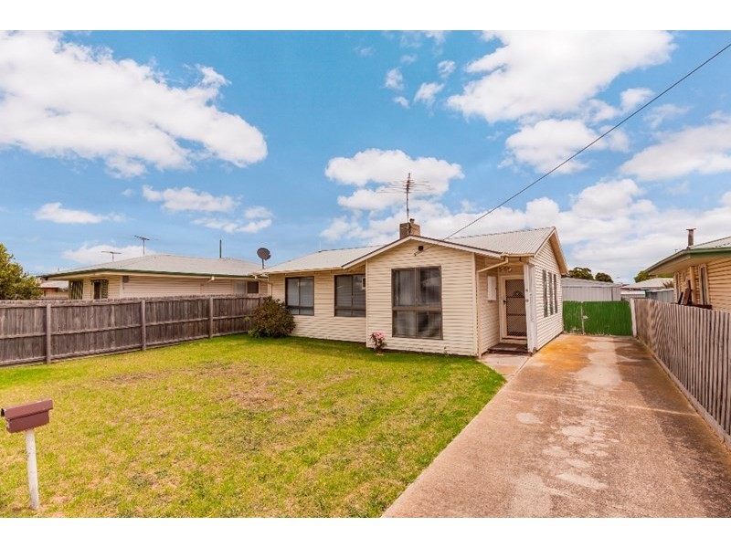 31 Watsonia Grove, Norlane VIC 3214