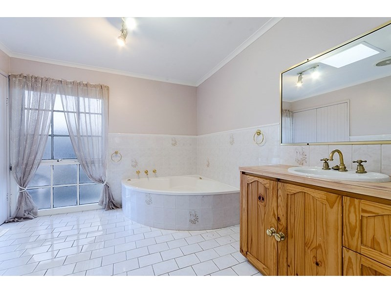 42 Kensington Road, Leopold VIC 3224