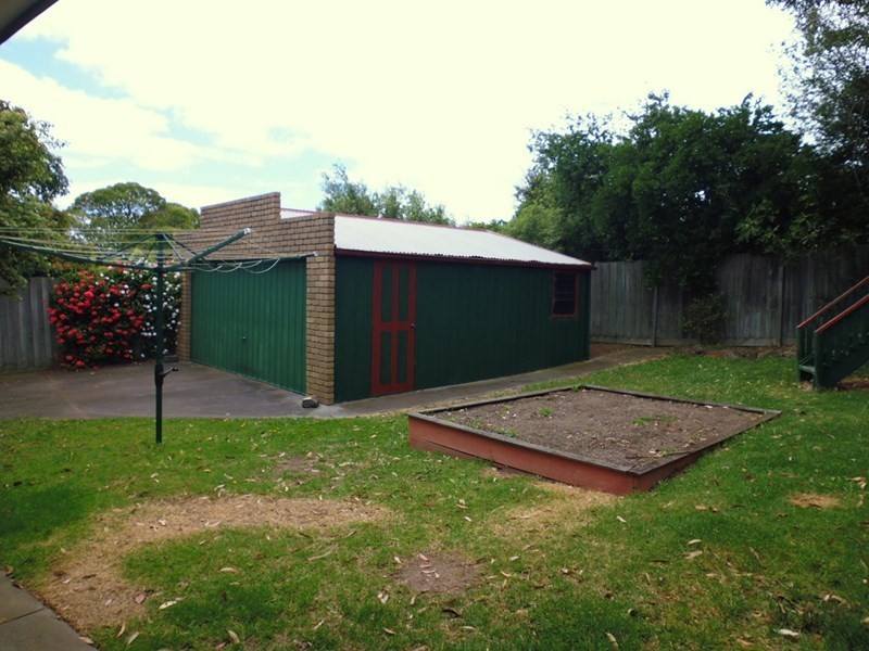 9 Cannes Court, Highton VIC 3216