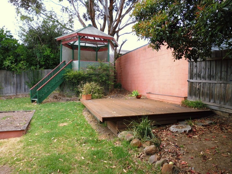 9 Cannes Court, Highton VIC 3216