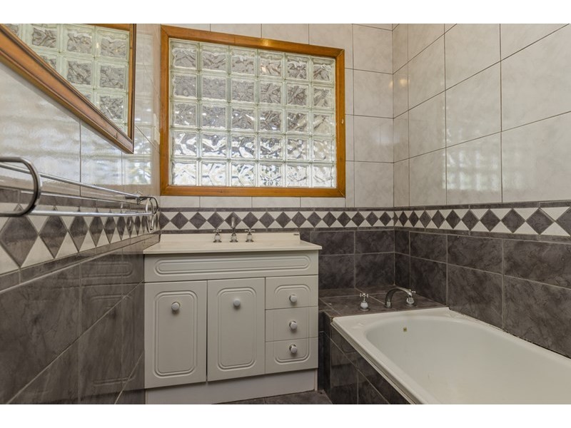 84 Vines Road, Hamlyn Heights VIC 3215