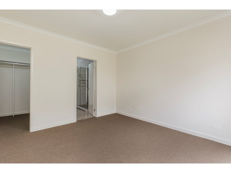 8 Remarkable Drive, Mount Duneed VIC 3216