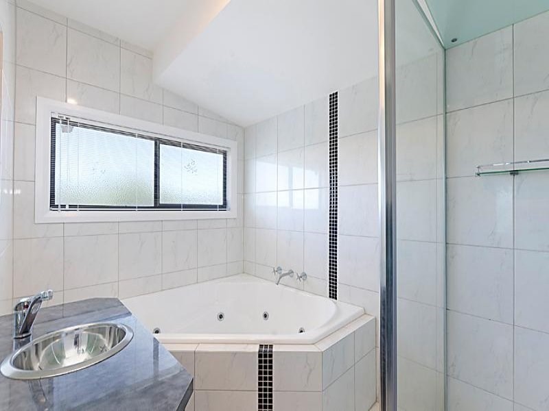 2a Hinton Close, Norlane VIC 3214