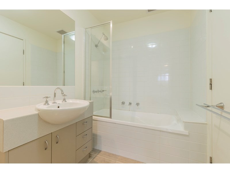 302/16 The Esplanade South, Geelong VIC 3220