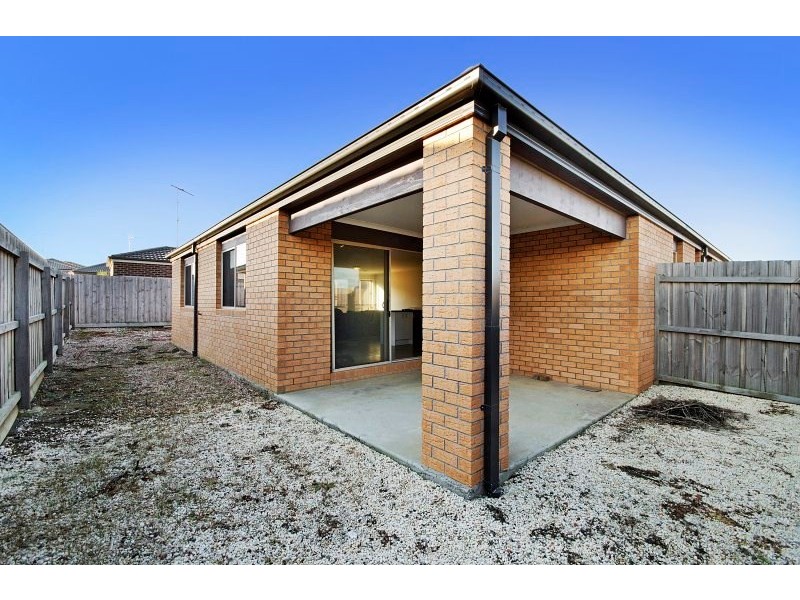 28 Sugargum Drive, Waurn Ponds VIC 3216