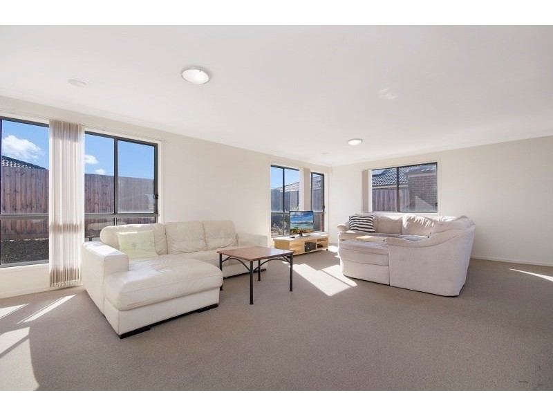 55 Oakwood Crescent, Waurn Ponds VIC 3216