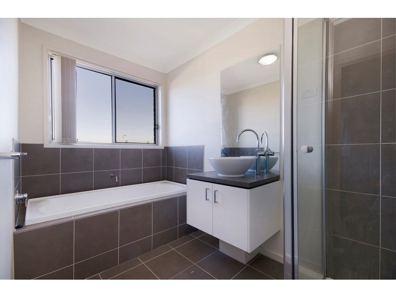 55 Oakwood Crescent, Waurn Ponds VIC 3216