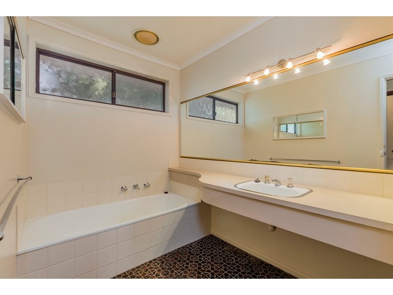 100 Kinlock Street, Bell Post Hill VIC 3215