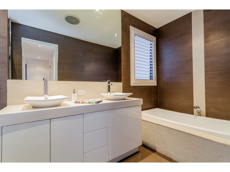 37 Bond Street, Newtown VIC 3220