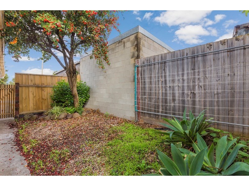 2/7 Azilemot Avenue, Herne Hill VIC 3218