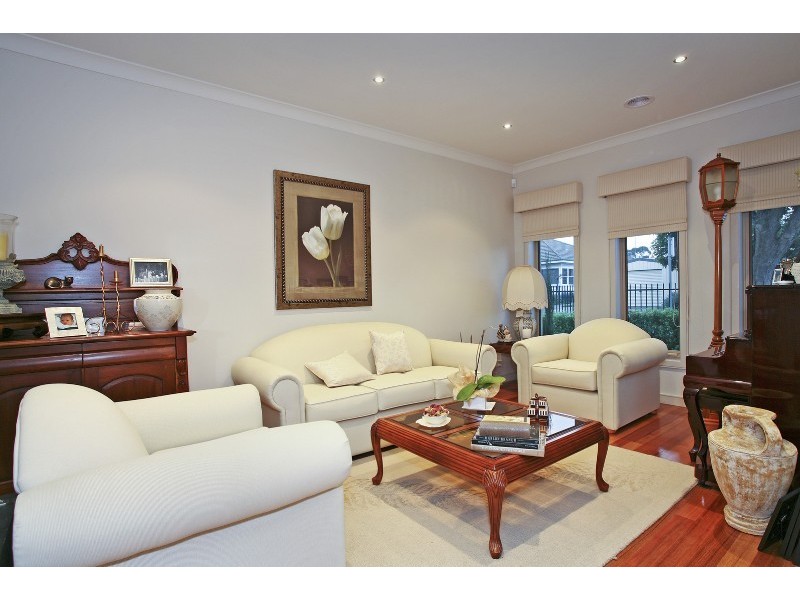 1 Saffron Street, Newtown VIC 3220