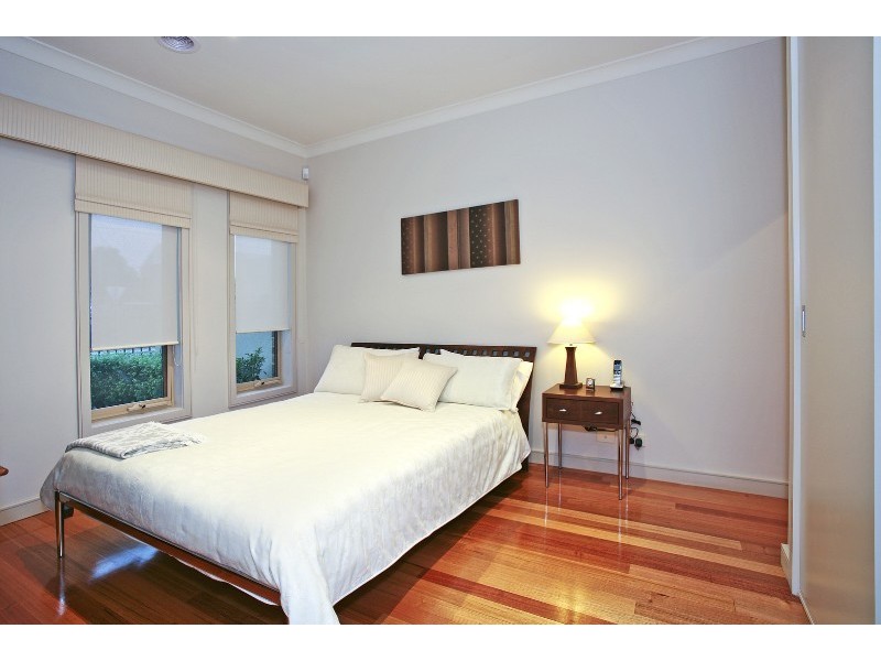 1 Saffron Street, Newtown VIC 3220