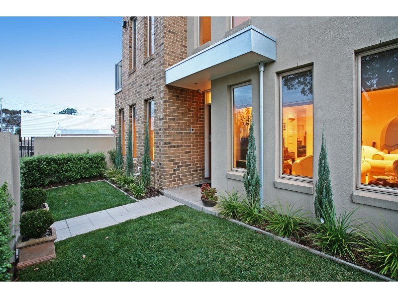 1 Saffron Street, Newtown VIC 3220