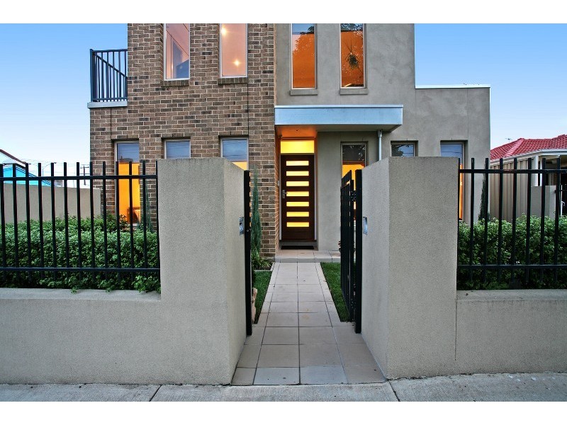 1 Saffron Street, Newtown VIC 3220