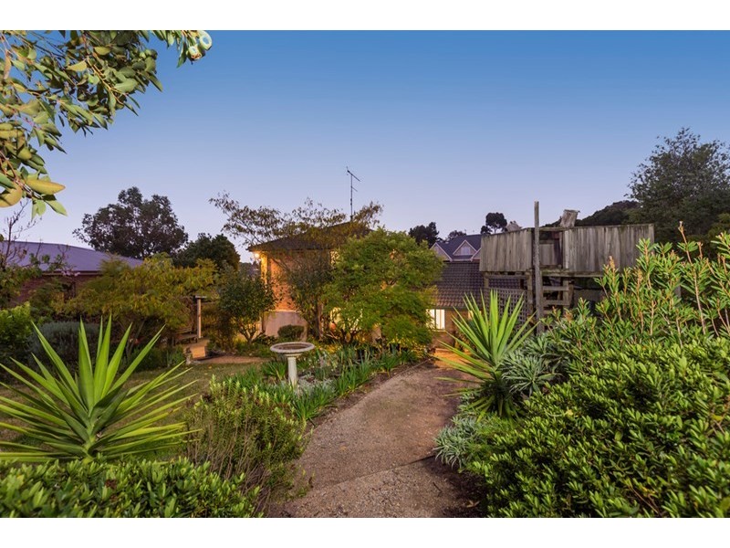 13 Leilani Court, Highton VIC 3216