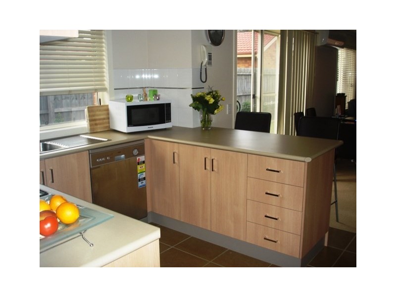 2/27 Barnfather Street, Thomson VIC 3219