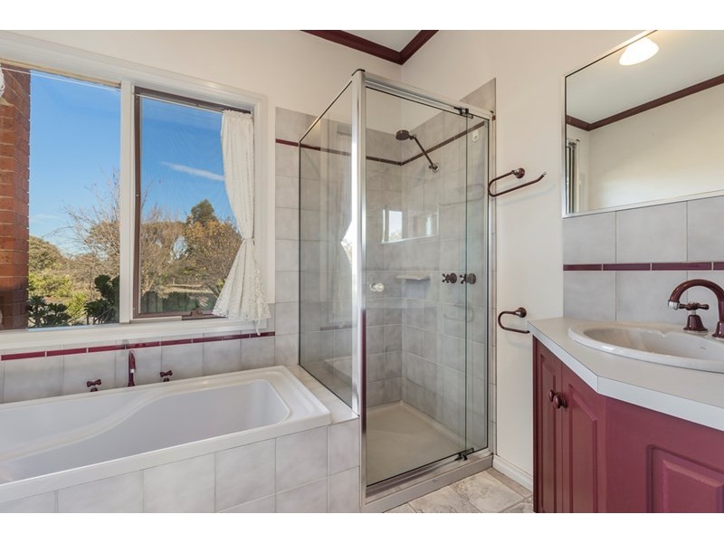 12 Broom Road, Lethbridge VIC 3332