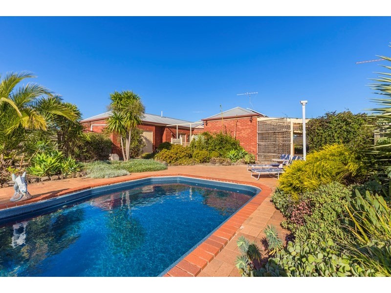 12 Broom Road, Lethbridge VIC 3332