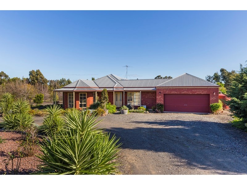 12 Broom Road, Lethbridge VIC 3332