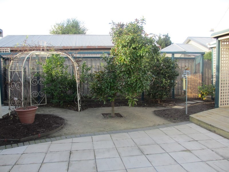 4 Loch Street, East Geelong VIC 3219