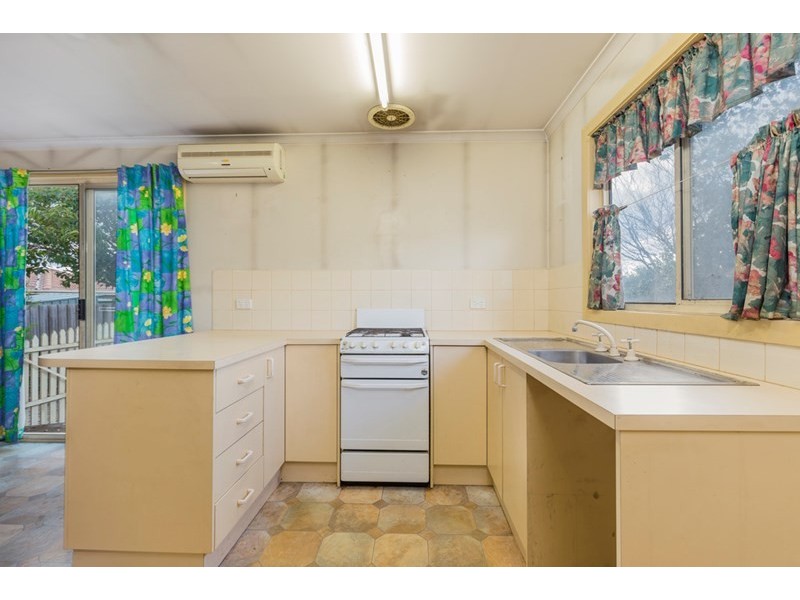 2/11 McNeil Avenue, East Geelong VIC 3219