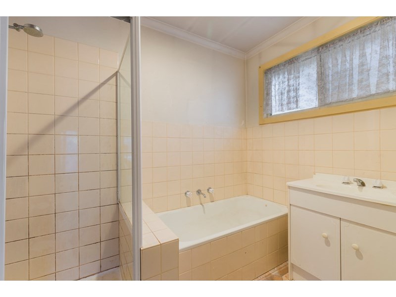 2/11 McNeil Avenue, East Geelong VIC 3219