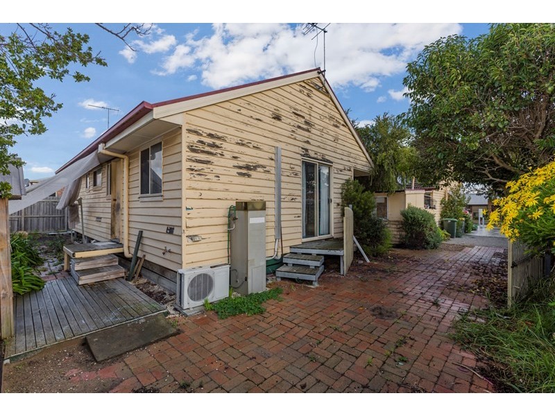 2/11 McNeil Avenue, East Geelong VIC 3219