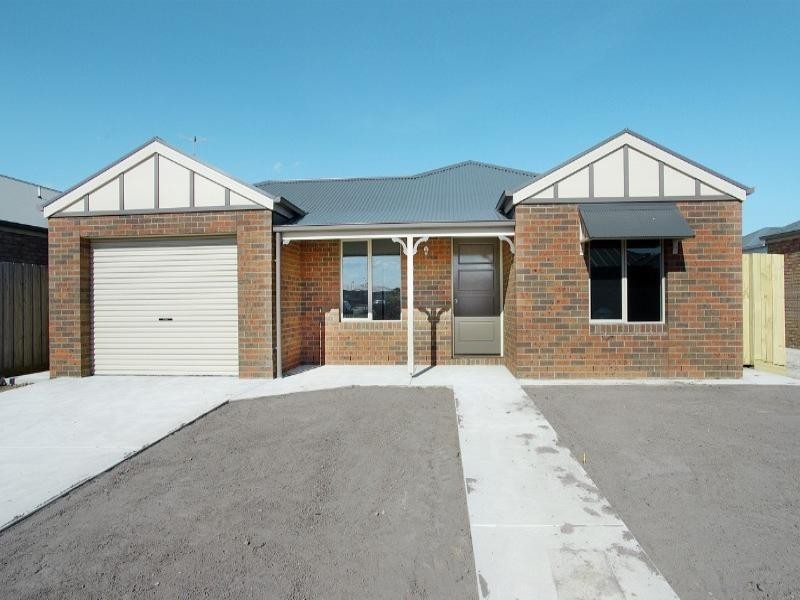 1 & 2/11 Michael Court, Grovedale VIC 3216