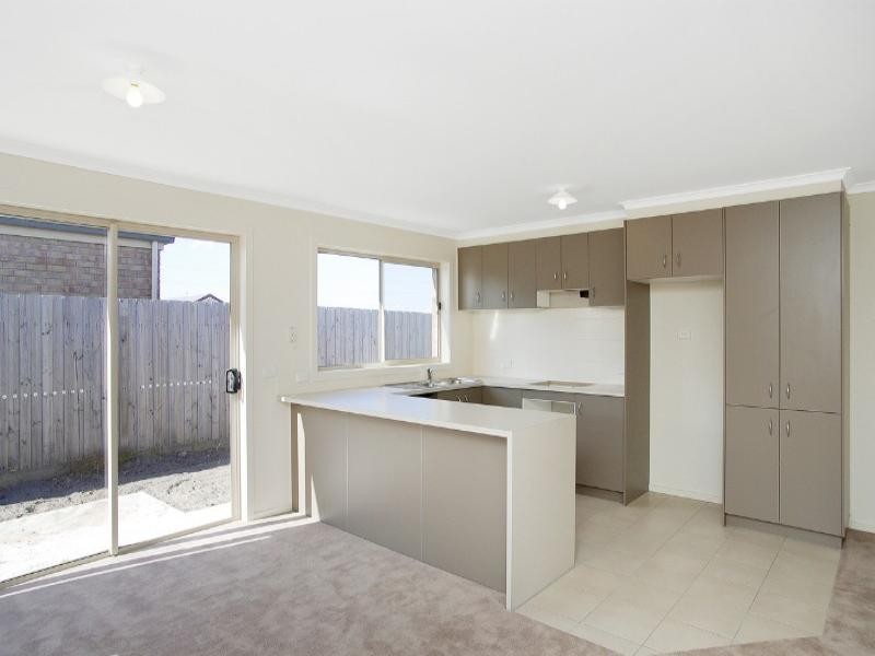 1 & 2/11 Michael Court, Grovedale VIC 3216