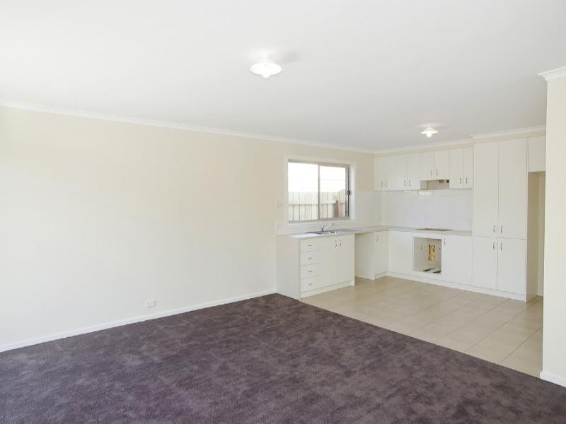 1 & 2/11 Michael Court, Grovedale VIC 3216