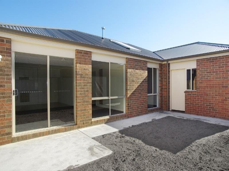 1 & 2/11 Michael Court, Grovedale VIC 3216