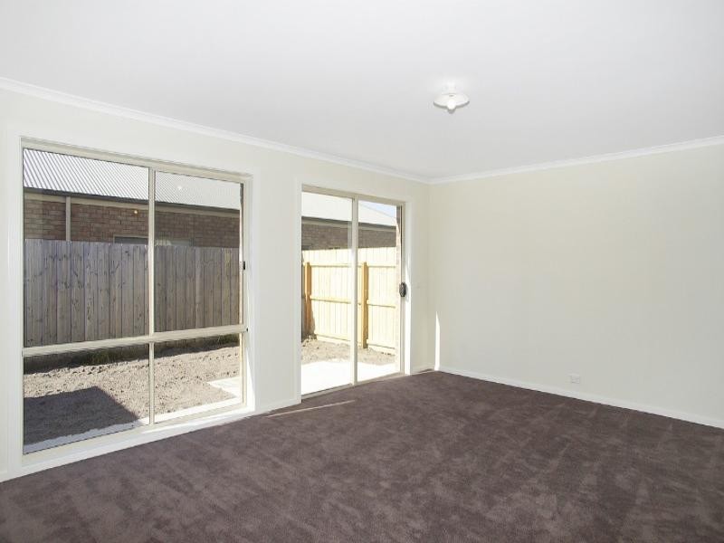 1 & 2/11 Michael Court, Grovedale VIC 3216