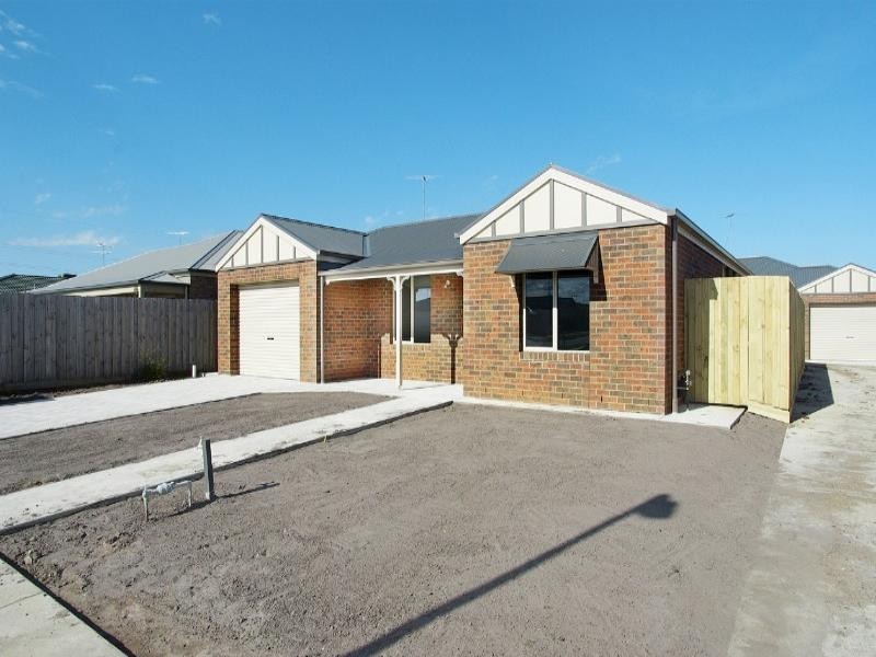 1 & 2/11 Michael Court, Grovedale VIC 3216