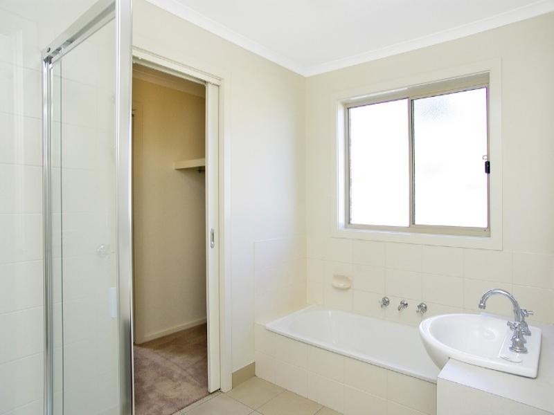 1 & 2/11 Michael Court, Grovedale VIC 3216