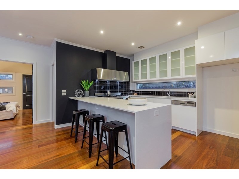 8 Price Street, Newtown VIC 3220